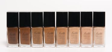 Full coverage foundation with SPF 15 that looks and feels natural. Lightweight, oil-free and…